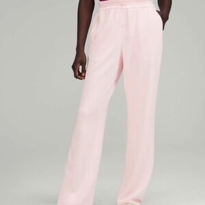 BNWOT Lululemon soft streme pants